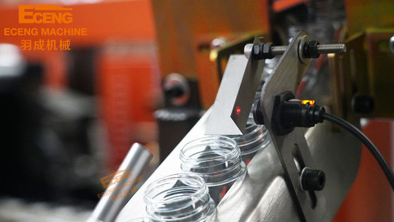 2cavity التلقائي آلة نفخ زجاجة المياه Eceng Q3000 للبلاستيك الشفاف 3000bph