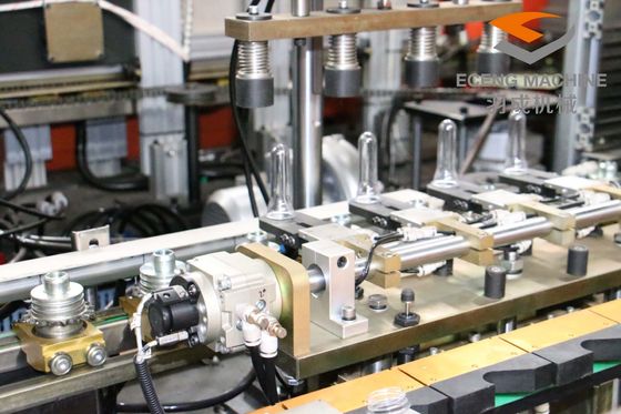 آلة نفخ الزجاجة الموفرة للطاقة 2000 مل PLC