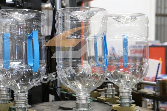SGS آلة نفخ الزجاجة الأوتوماتيكية بالكامل PET 5 جالون 1200 قطعة / ساعة